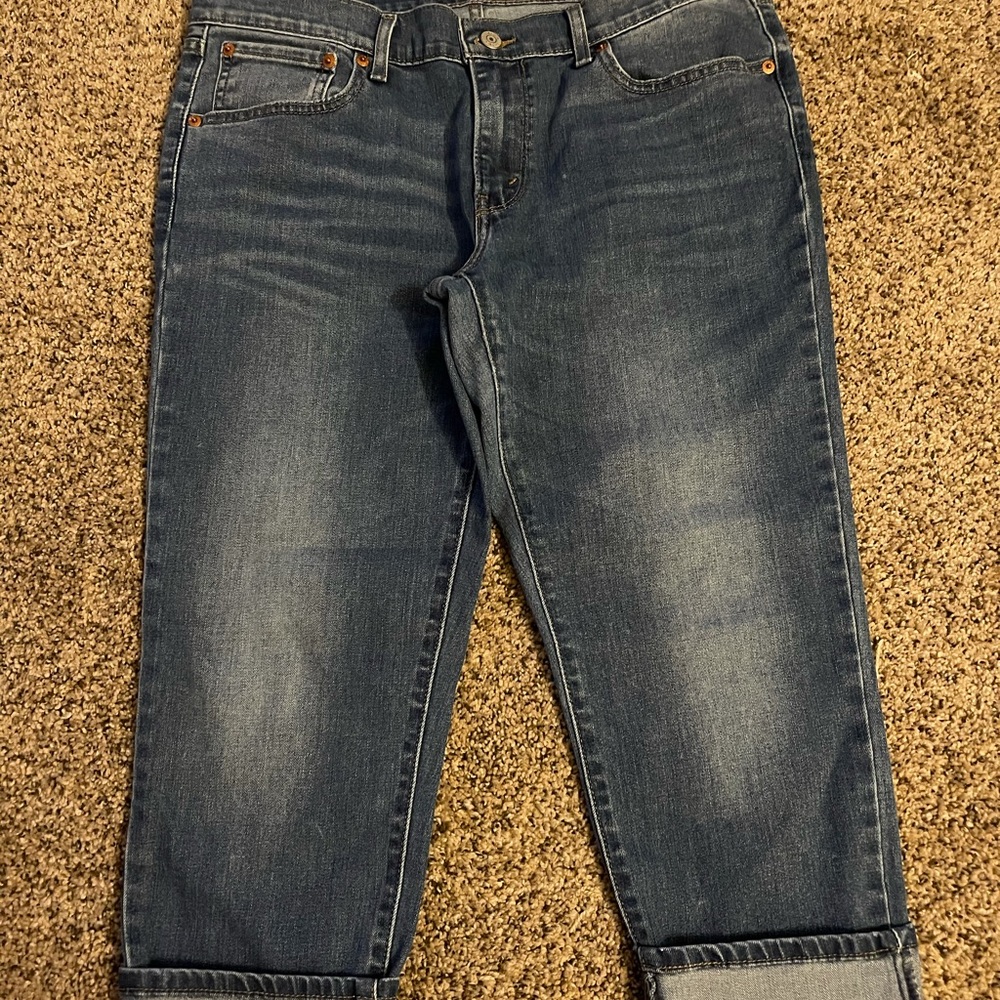 Levi Women Boyfriend Capris with Wide cuff.